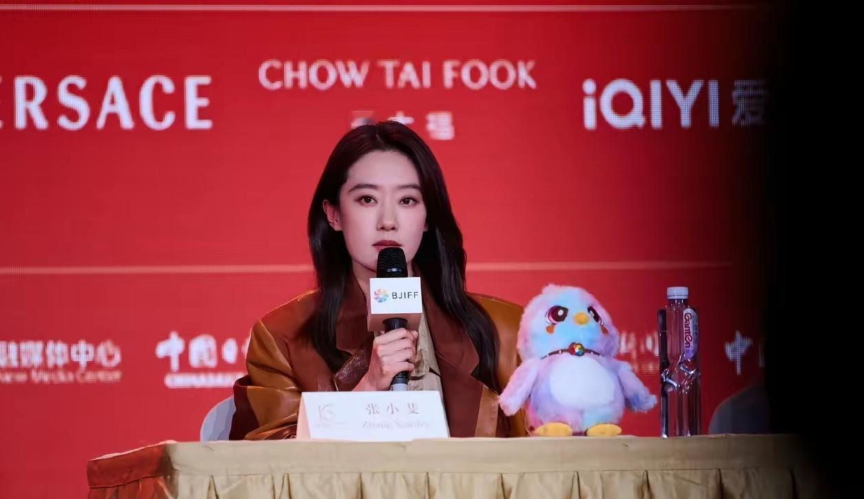 张小斐已经是40岁的人了，还没有成家，没当妈。喜欢她的粉丝们都着急了，直呼怎么该