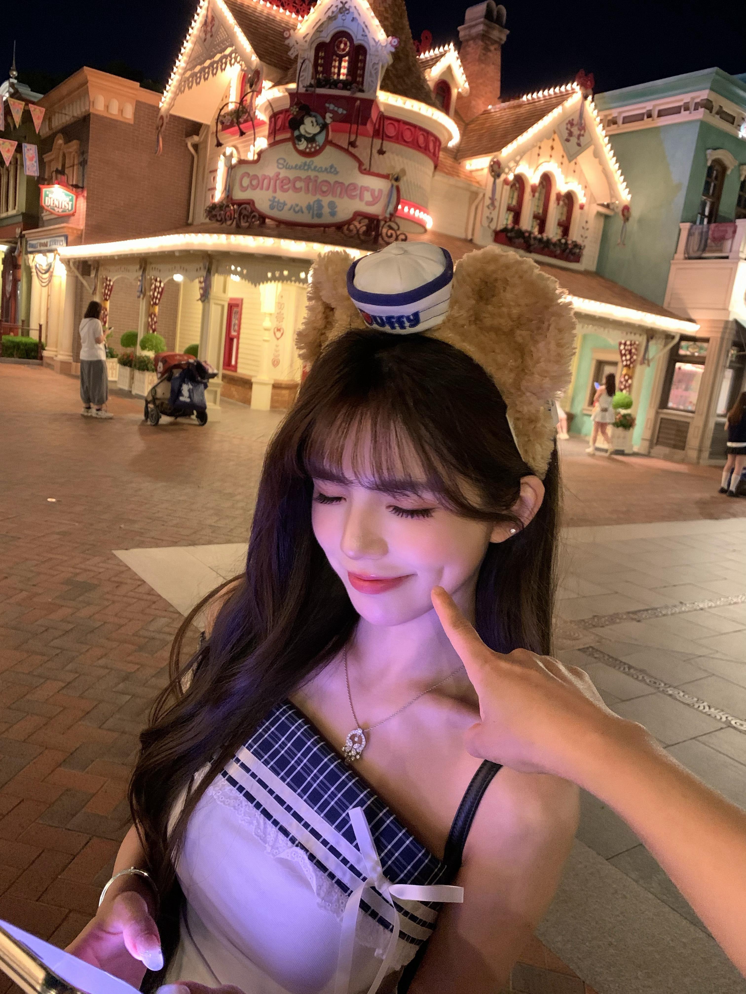 戳戳脸 