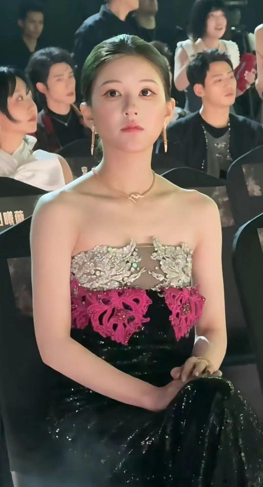 肉丝这个鼻子怎么这么奇怪，好像《三毛从军记》里那个三毛