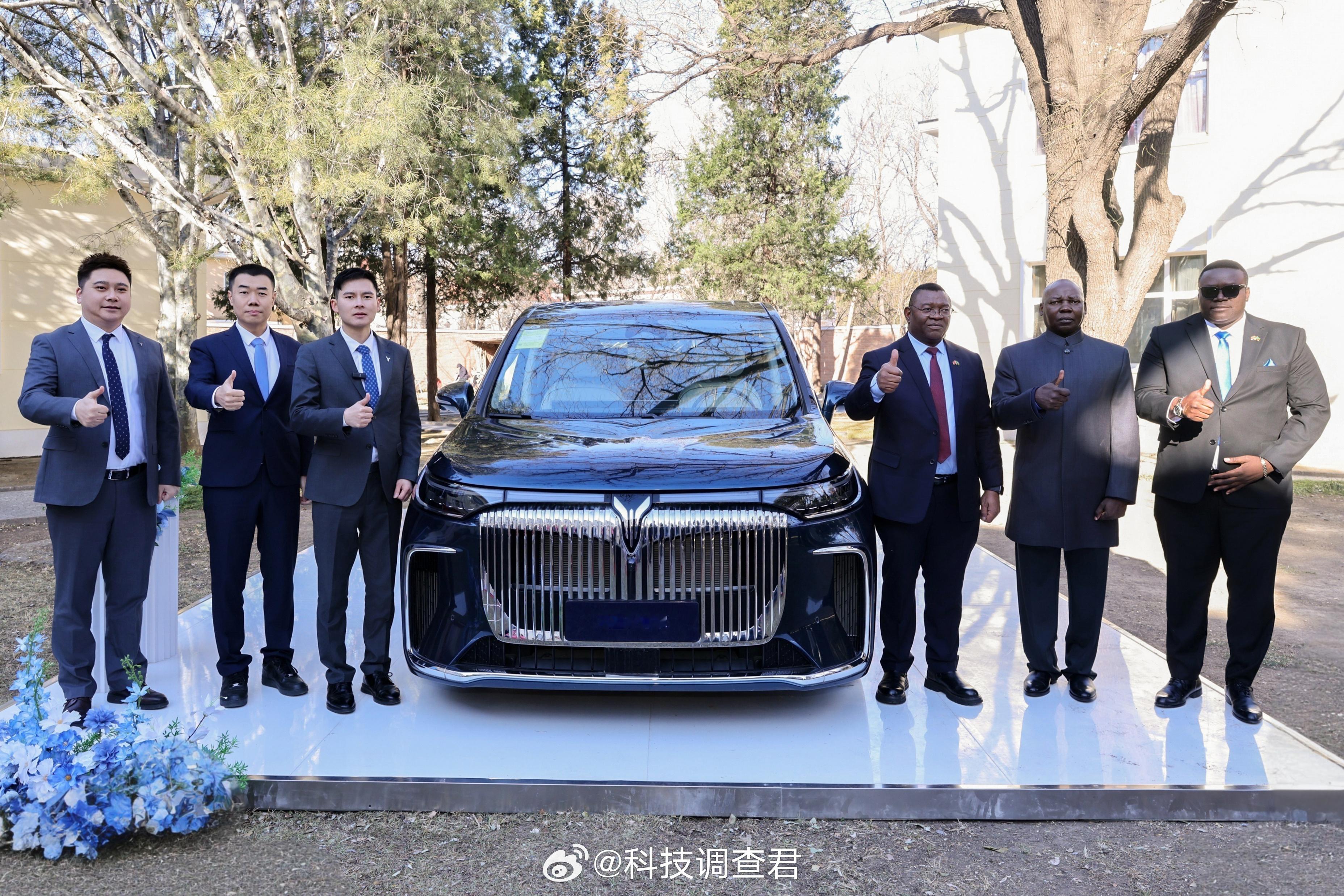岚图今年势头真的很猛，这不最近又在赞比亚驻华大使馆交付新车了。能让这辆车如此火爆
