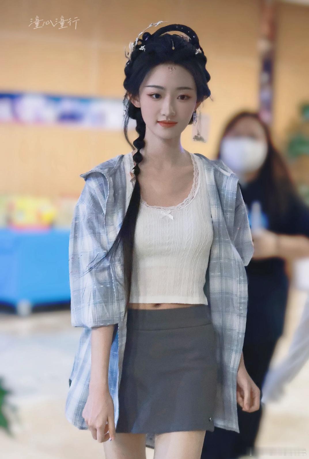 杨雨潼《暗河传》白鹤淮新发型，这个发型挺好看的，希望衣服也可以有一点好的变化。 