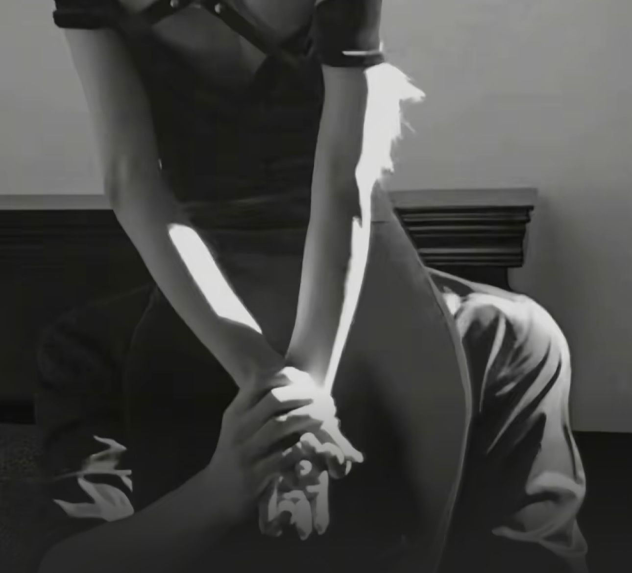 哭的时候被人搂在怀里是什么感觉 被人轻轻擦掉眼泪是什么感觉 ​​​