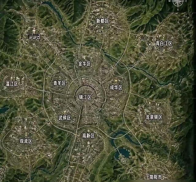 说句实话，看了成都市区的鸟瞰图后，真的被震撼住了，瞬间就明白为什么叫天府之国了。
