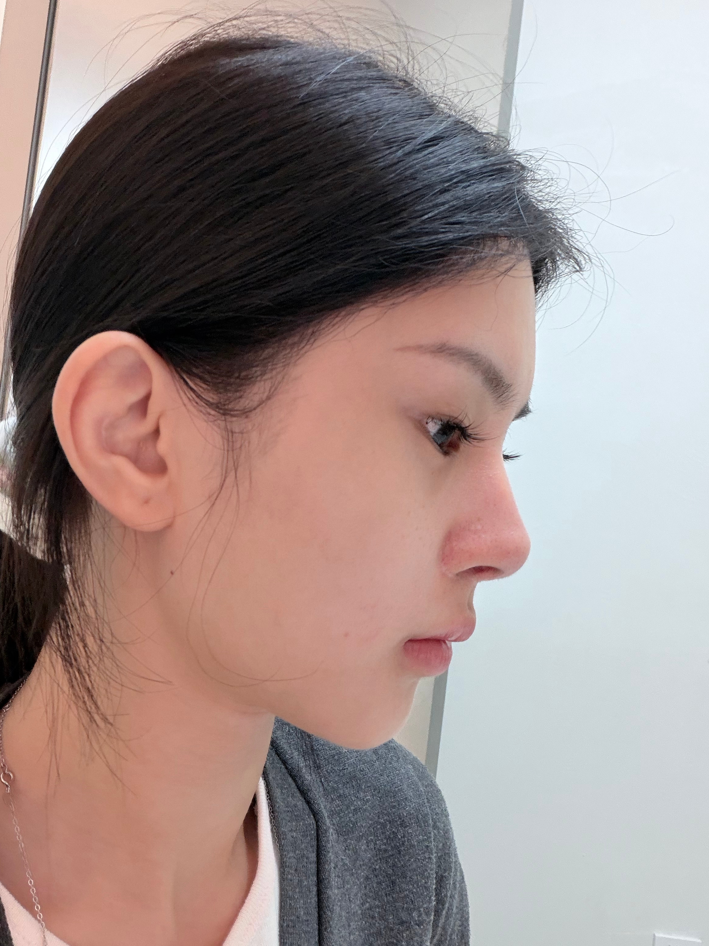 耿祎楠的助理真的是牛说一句顶一句 这个鼻子现实生活真的是人人都说太夸张了 一眼看