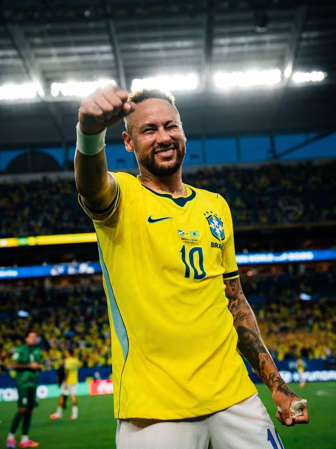 【Pic】内马尔苏格兰VS巴西内马尔首秀 你内归来 FIFA世界杯官网账号发图 