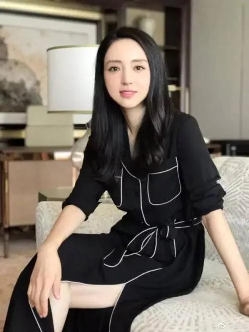 董璇新恋情？姐的“重启键”按得漂亮！

董璇又被拍到新动向了？挺好！真挺好！
