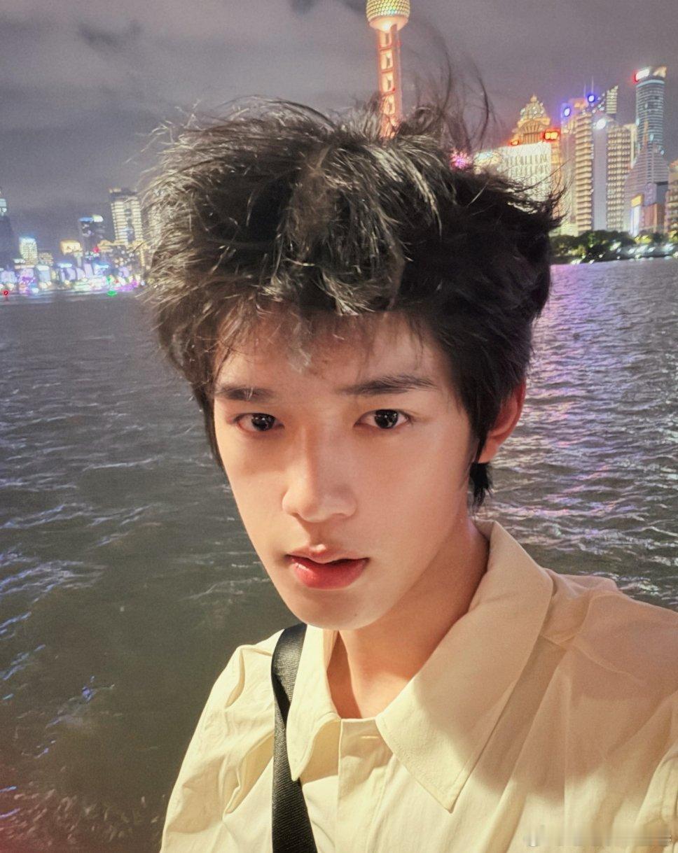 我老公素颜长这样每天还消息轰炸我🥰 