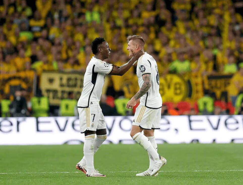 近日，克罗斯接受了罗马里奥的采访。