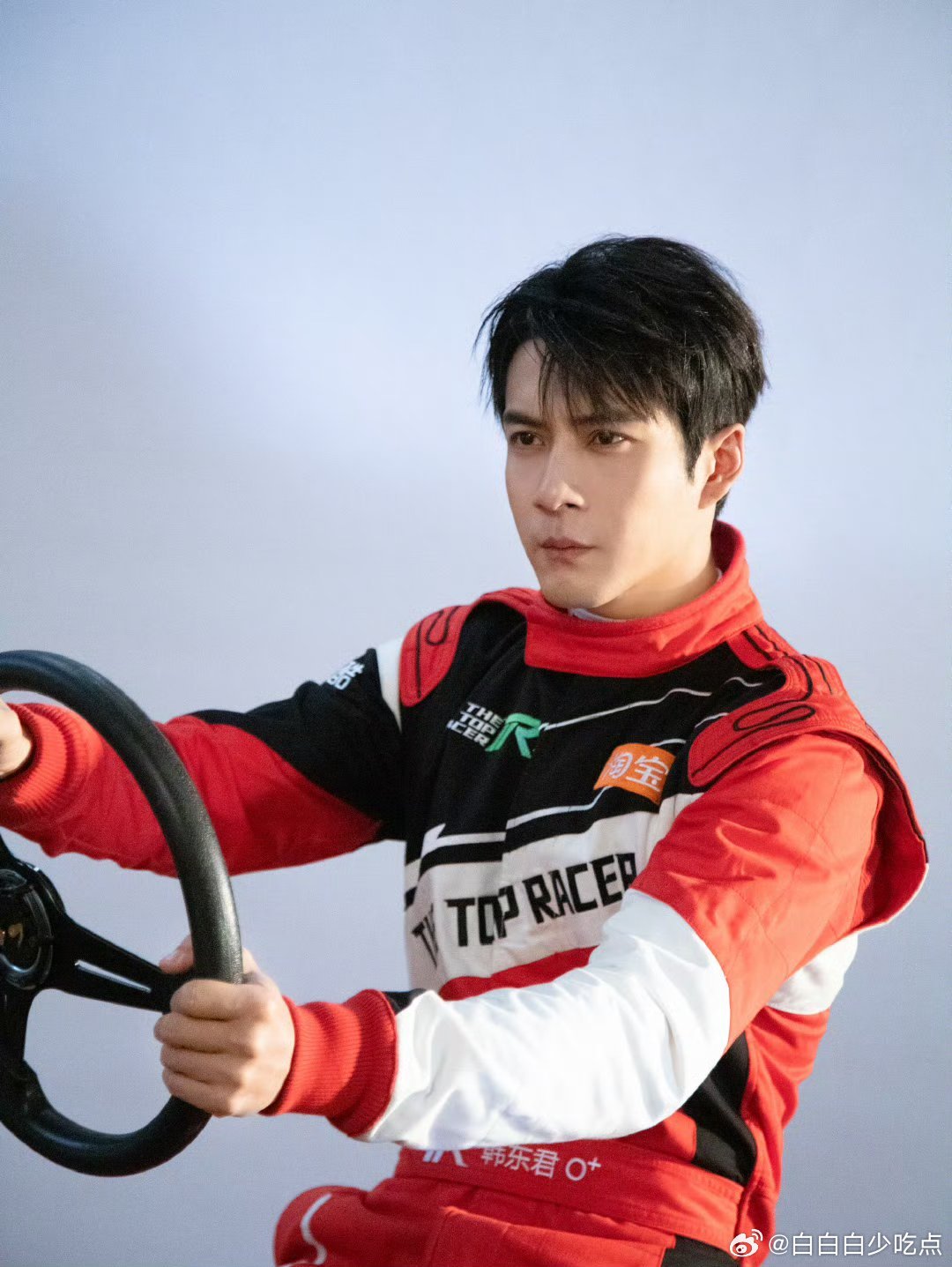 兔儿表情这个严肃。 