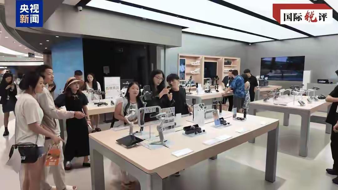 2025年12月18日，海南自由贸易港正式启动全岛封关，标志着中国对外开放迈出了