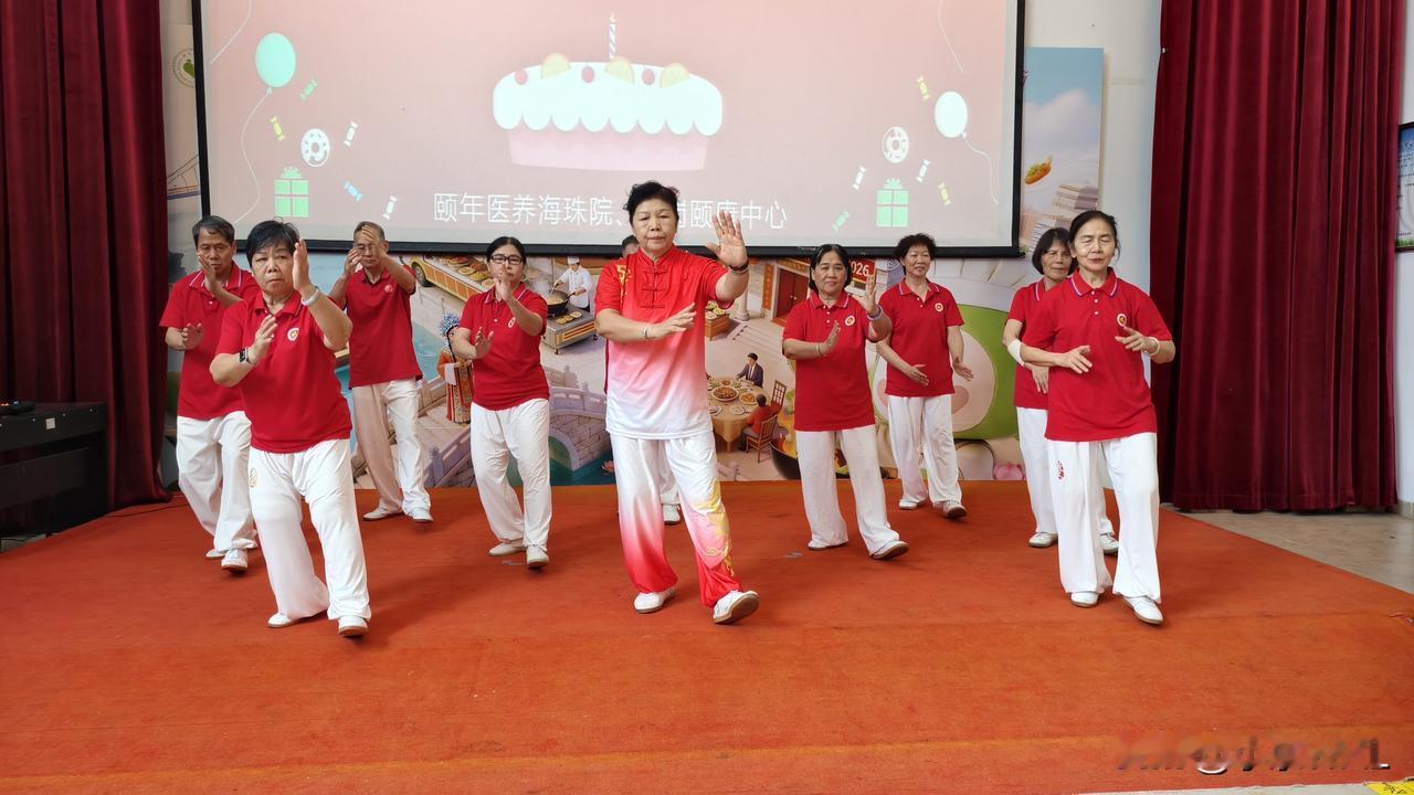 参加市老年协会活动，到敬老院慰问演出
如何丰富敬老院老人的文化娱乐活动
昨天，我