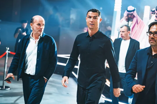 C罗出席EWC电竞世界杯闭幕式