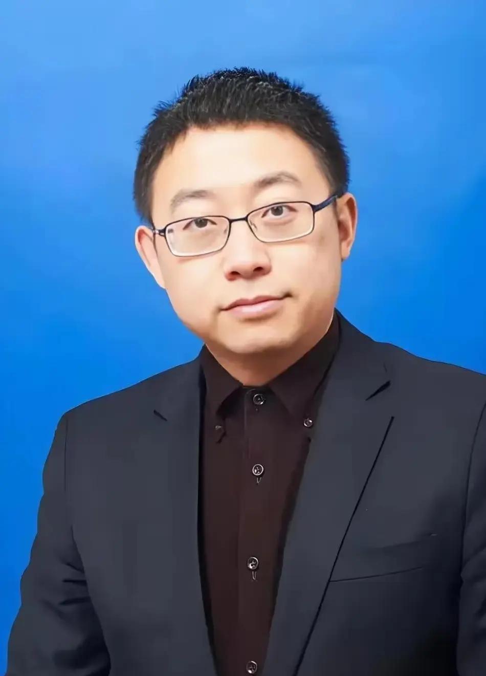 听沈逸说起过去的那些事，心里头真是一阵发毛。那时候他导师接到一个“天上掉馅饼”的