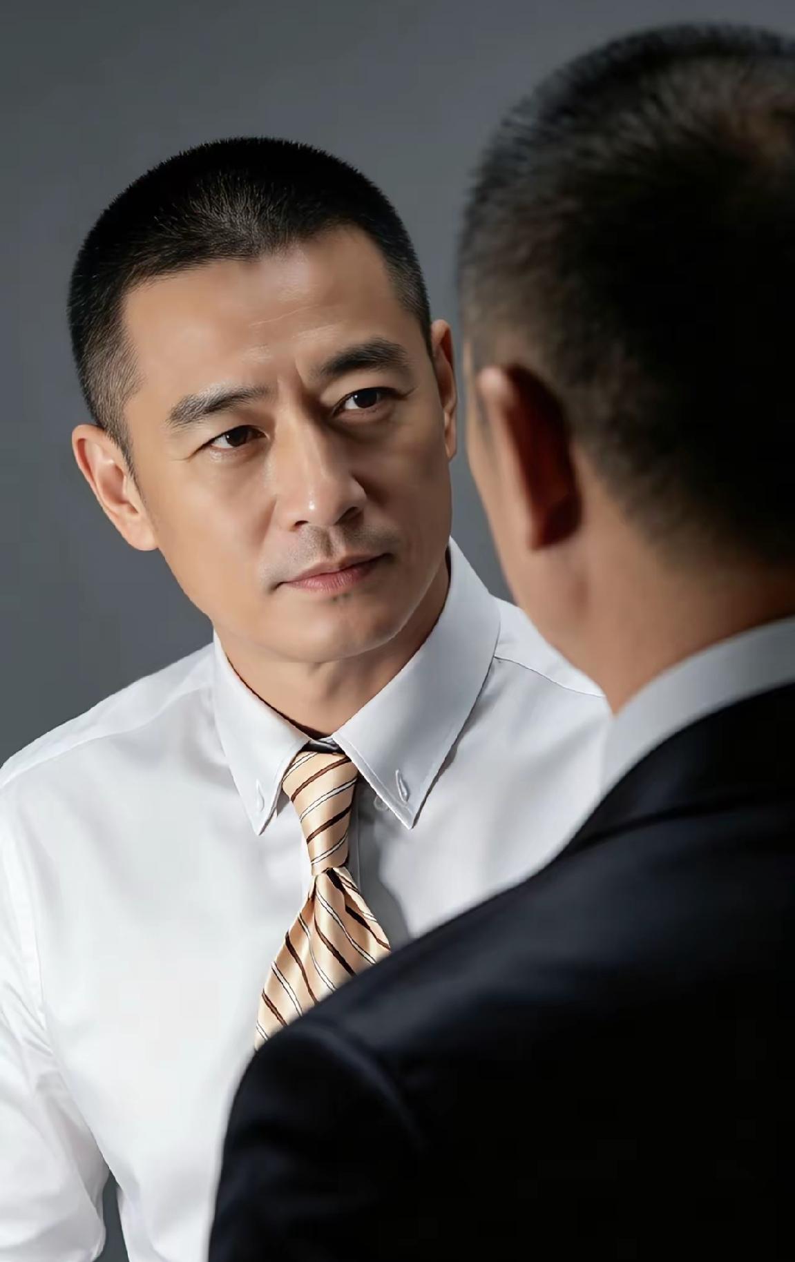 什么样的人才能配得上他？为什么现在的大叔型男人哪人招人喜欢，很多人都不再喜欢哪些