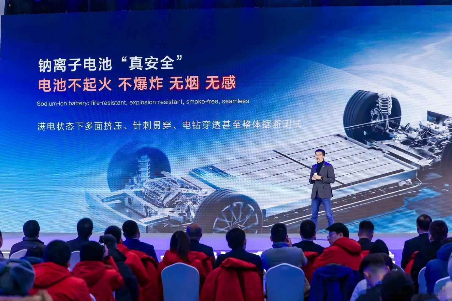 重点，首款钠电池量产乘用车今年年中就会上市，后续长安旗下的下阿维塔、深蓝、启源、