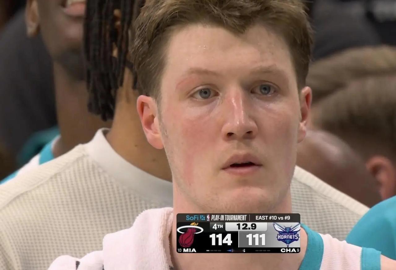 感觉黄蜂的这个新秀都被打懵了……
全场只有12中2，三分球更是6中0，表现实在是