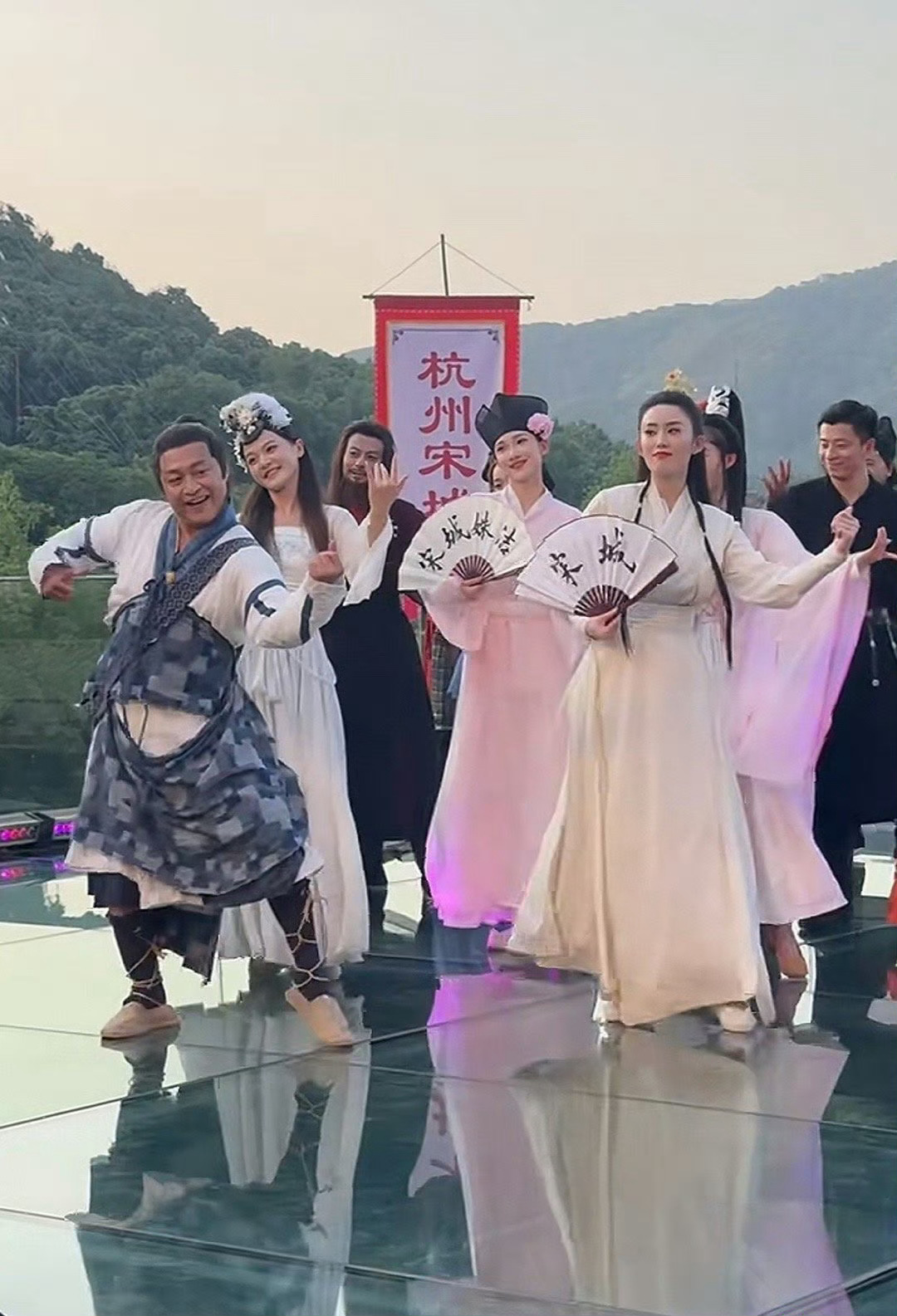 看到马景涛老了还这么拼命，你悟到了什么。 ​​​