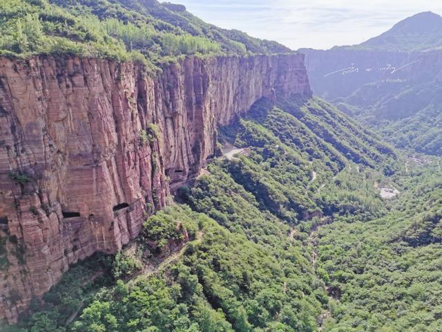 河南贫困小山村，因为一条路，变成热门景点，却被游客评价：飘了？

在河南太行山腹