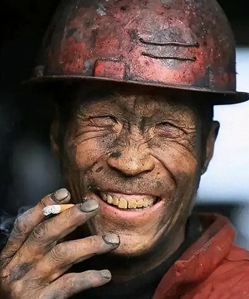这一些精英咋了：北大教授张丹丹戏弄普通劳动者，刘翔跟着糊弄普通网民。张丹丹是堂堂