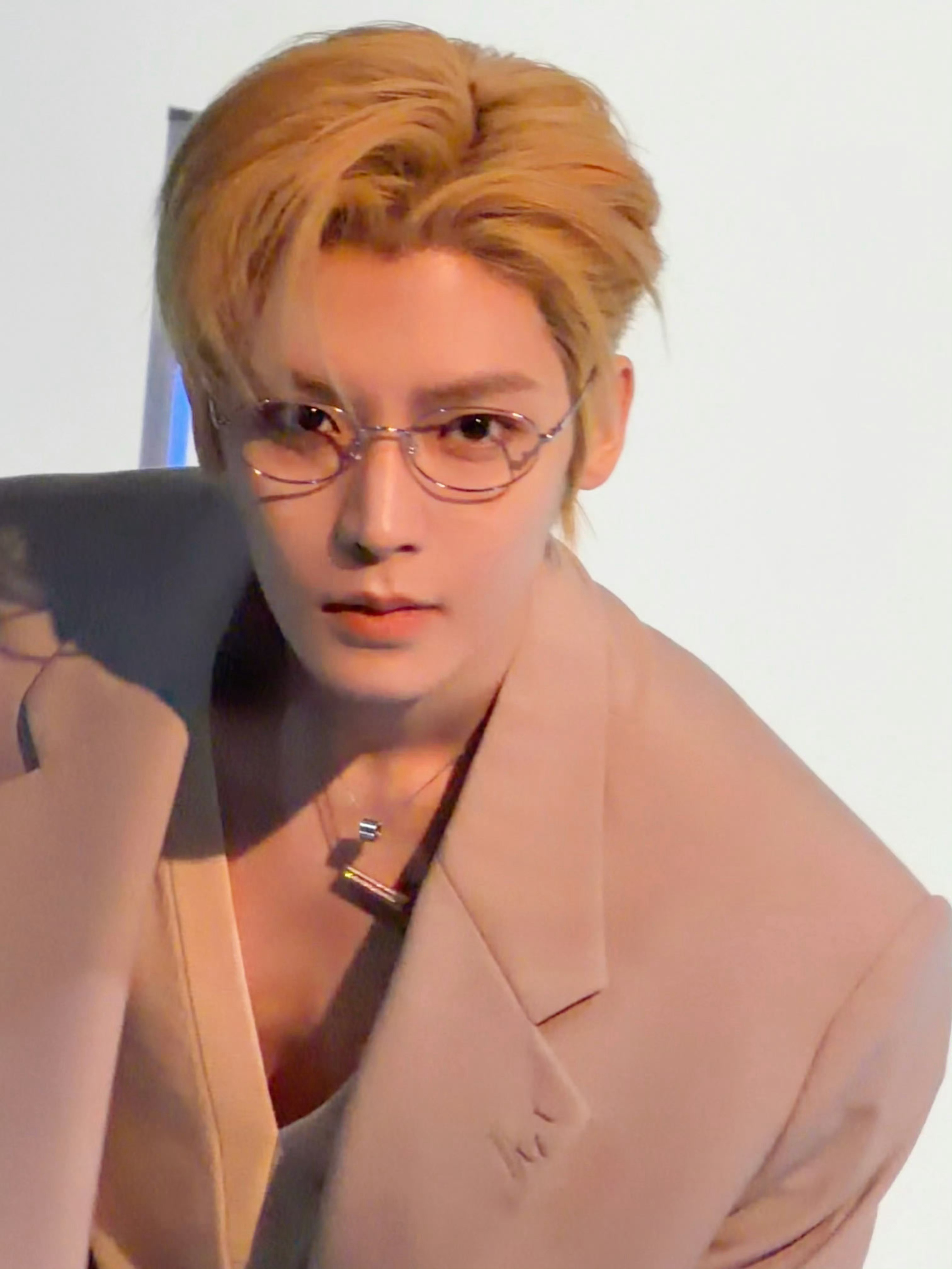 侯明昊 × 今日海信品牌直播活动造型大片 📸 