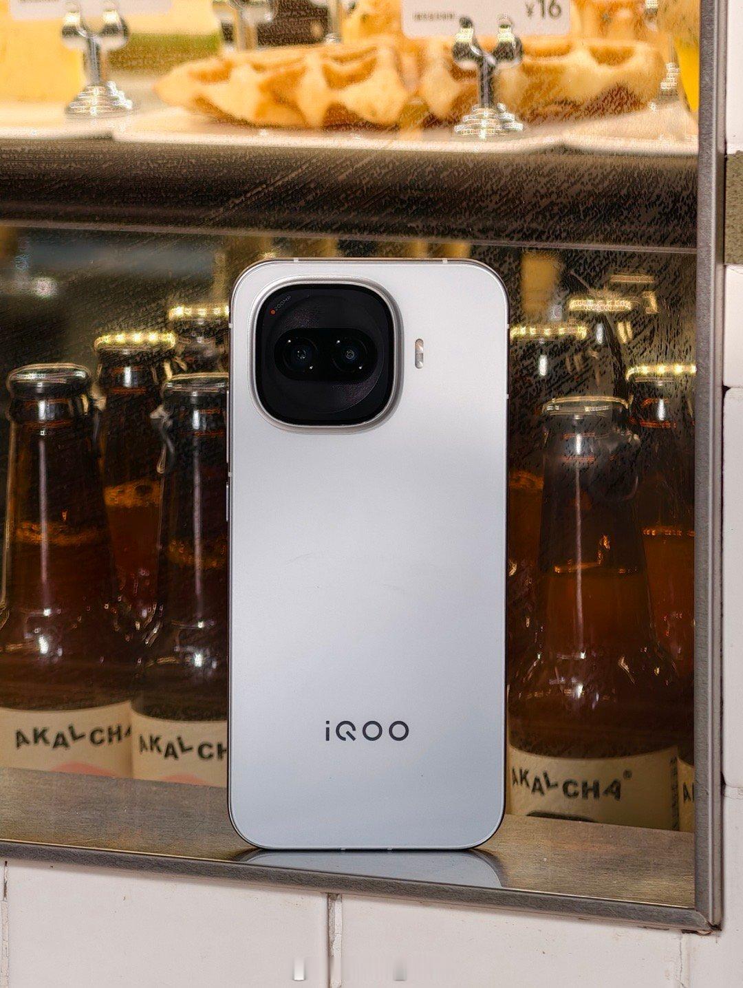 收到iQOO Z11 Turbo 天光白这个颜值如何捏