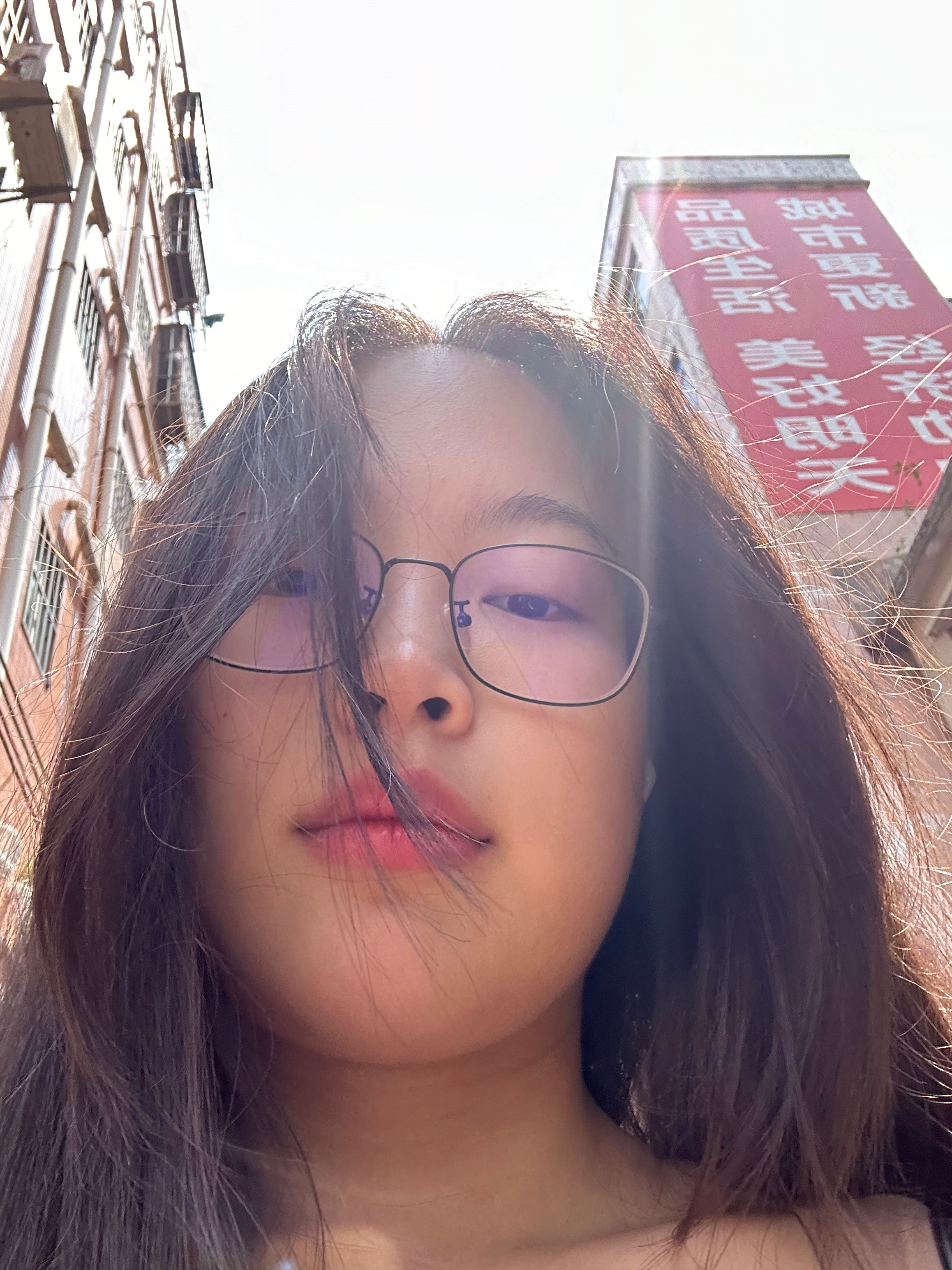 没睡醒。后面是我的小学 ​​​