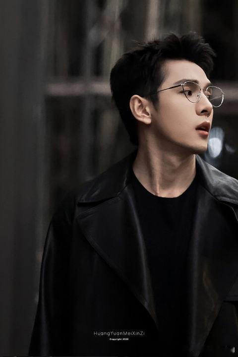 李佳琦 遇到难回答的问题又不说话了与其被舆论牵着走，不如保持自己的判断，不恶意揣