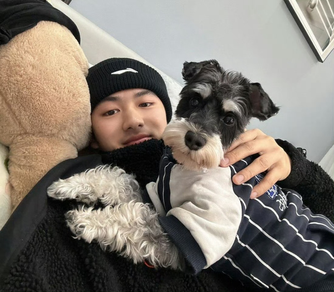 成都征婚【第7521号】00年男生，身高176，年收入15，成都有房；阳光开朗有