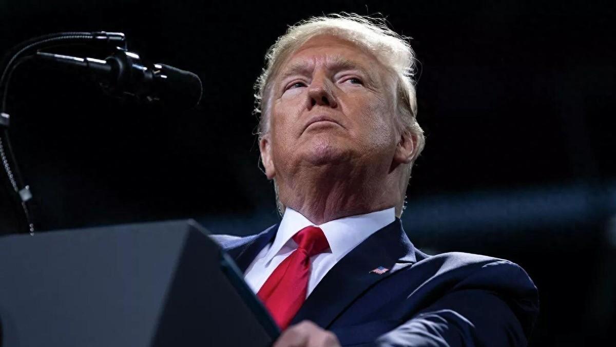 特朗普或对委宣战，美航母就位，不到24小时，中方表态力保马杜罗
   
12月，