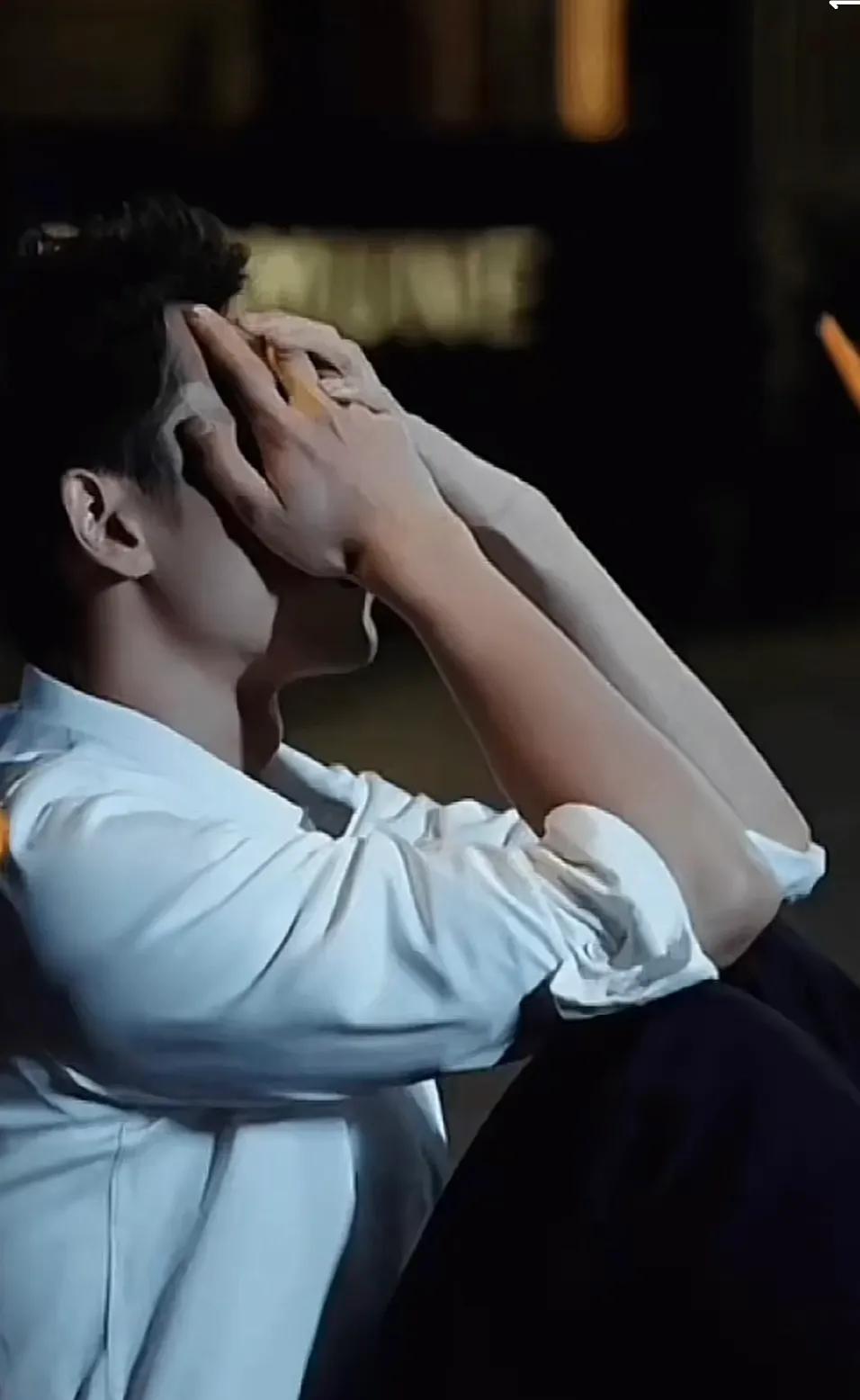 对面的男生，看过来[比心]