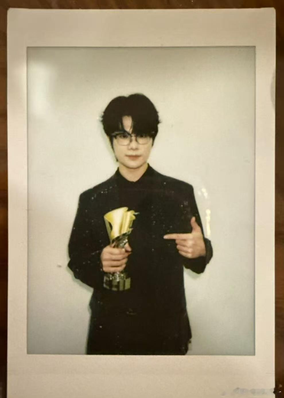 33的拍立得技能点满了！把瞬间定格成艺术，果然是掌管拍立得的神～