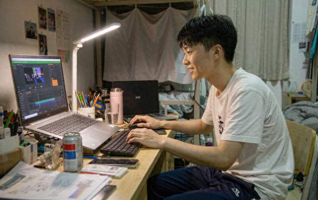 大二学生赚700万刷屏当晚，2980元的收割课程已经冲进家长群