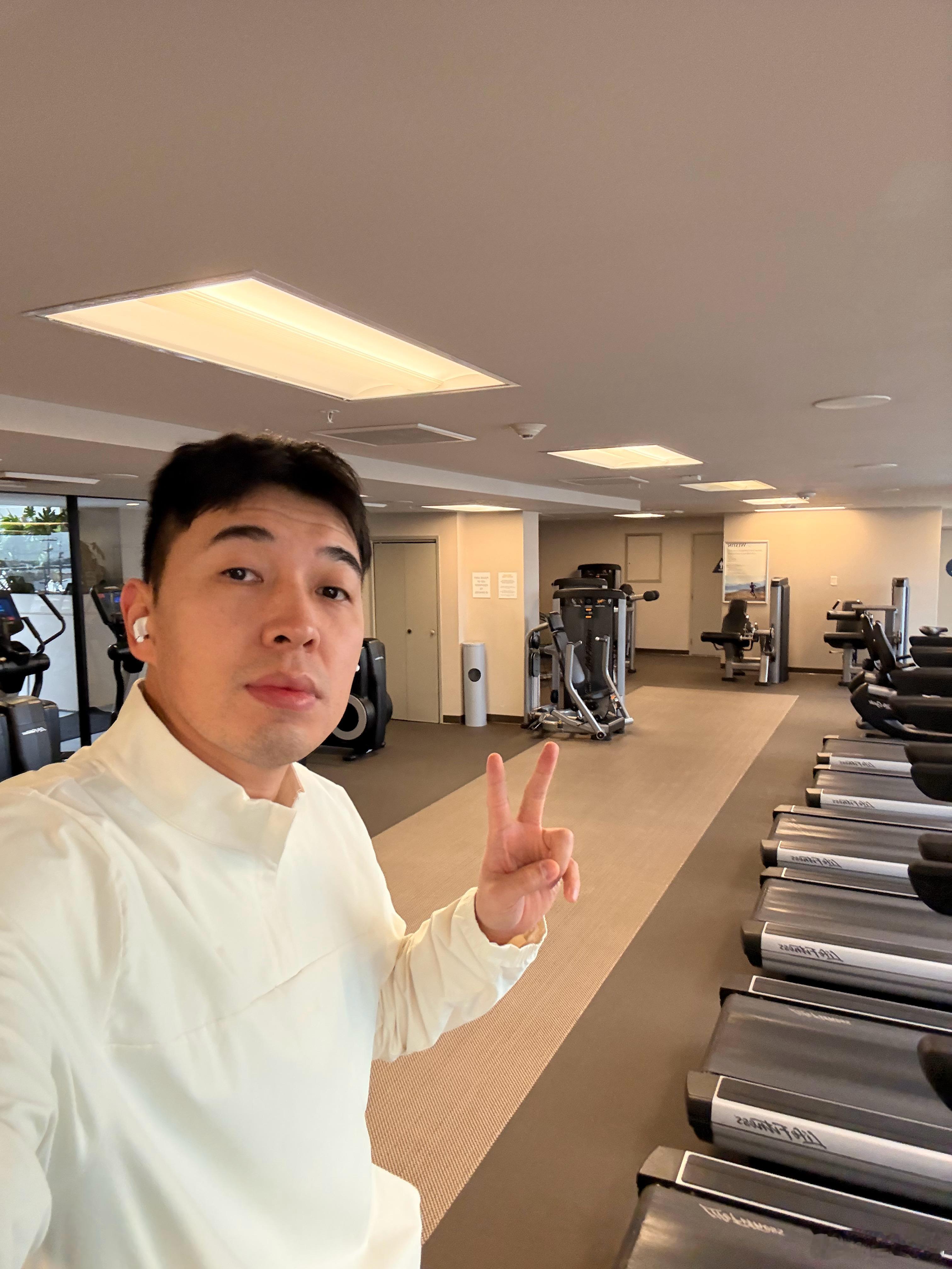 这时差，只睡了五个小时！空无一人的健身房！练会 美国·洛杉矶机场威斯汀酒店(Th