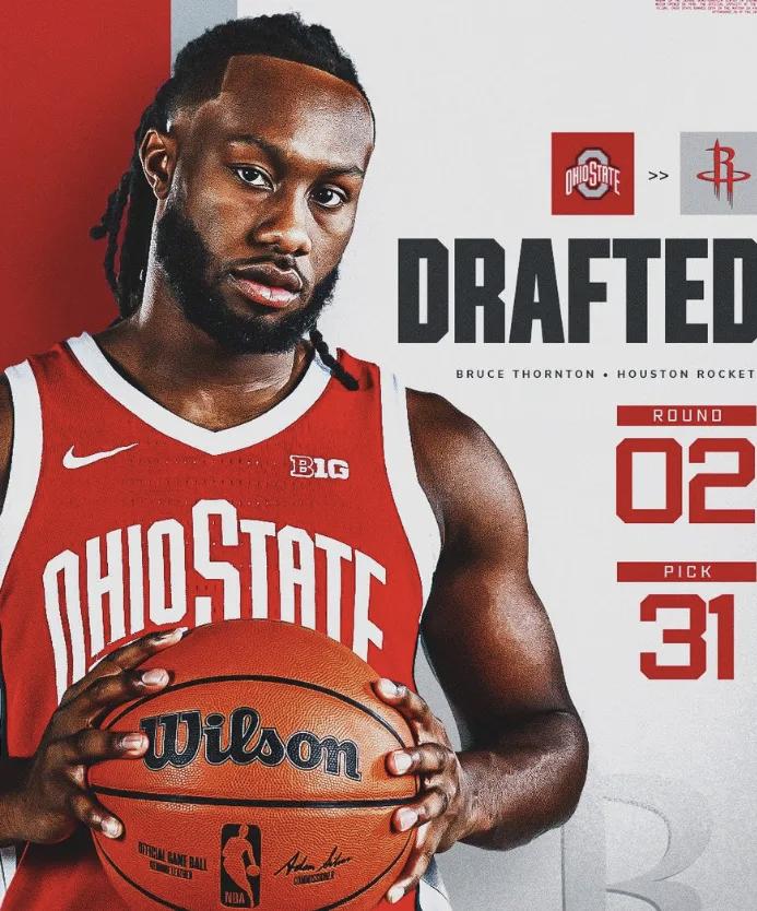 NBA夏季联赛，火箭对阵猛龙的比赛中出现了奇葩的一幕。比赛继刚开始不久，火箭二轮