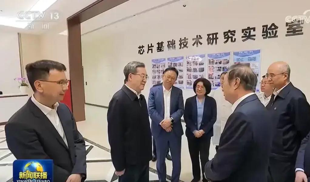 忽然就看到了这个，必须感慨一下。
希望任总养好身体，继续为华为掌舵把向，不断乘风