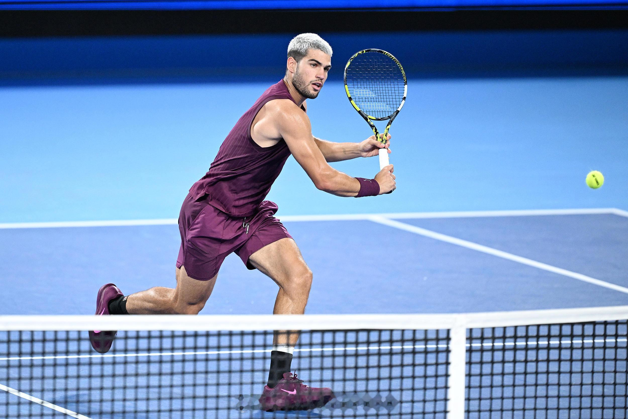 ATP500 东京站男单决赛，头号种子阿尔卡拉斯6-4/6-4战胜2号种子弗里茨