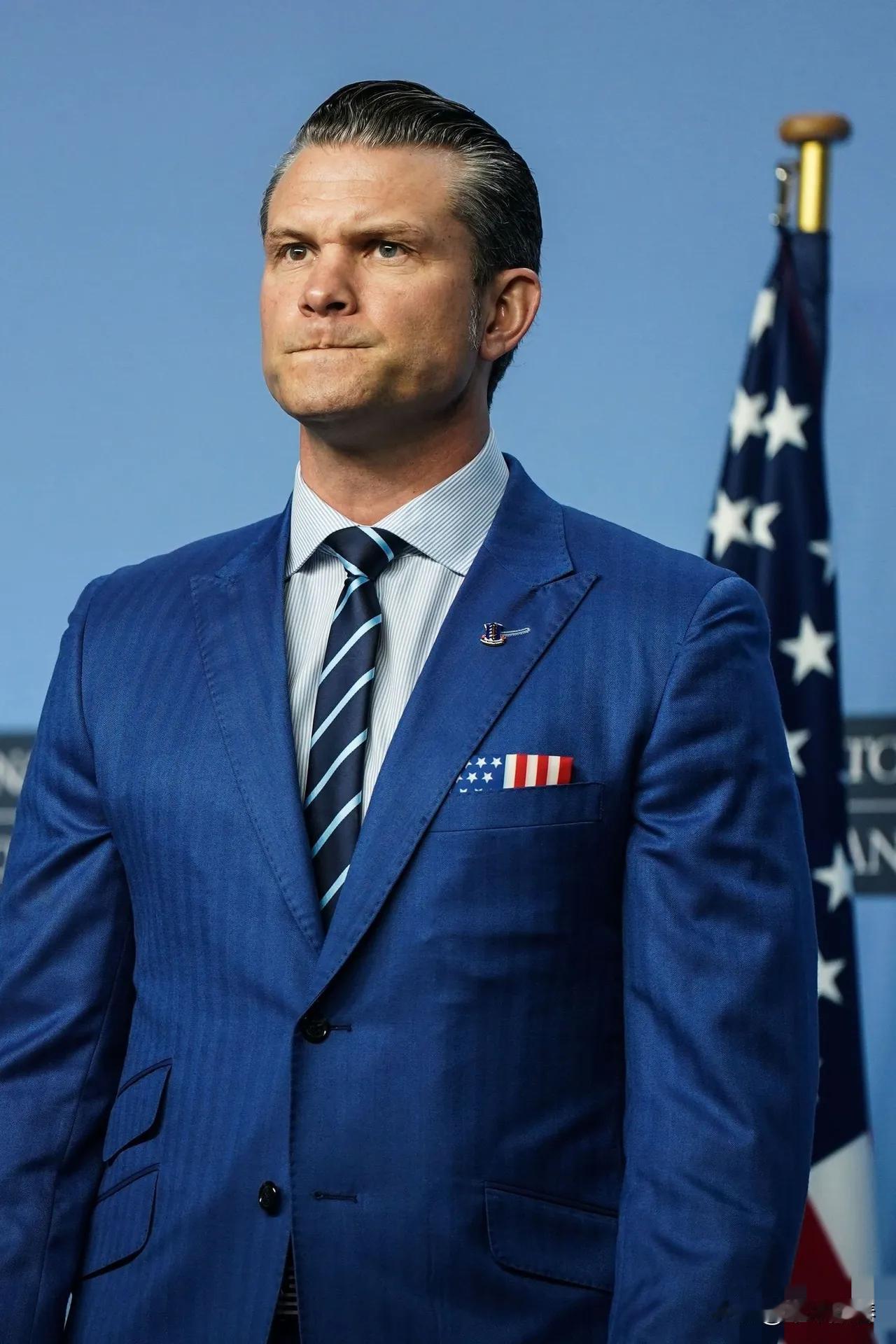 美国国防部长传来消息
4月17日，美国国防部长赫格塞思站在五角大楼的发布会上，当