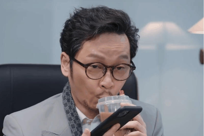 #以前有钞能力现在是超无力# 张东由荣转枯，曾经钞能满兜富，此刻无力满心愁。为女