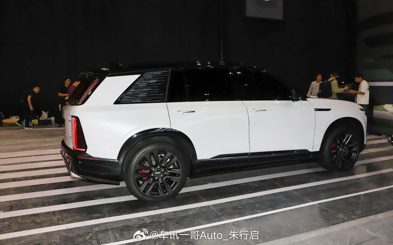 上汽通用凯迪拉克品牌宣布，旗下全尺寸纯电SUV VISTIQ的中文名为“凯迪拉克