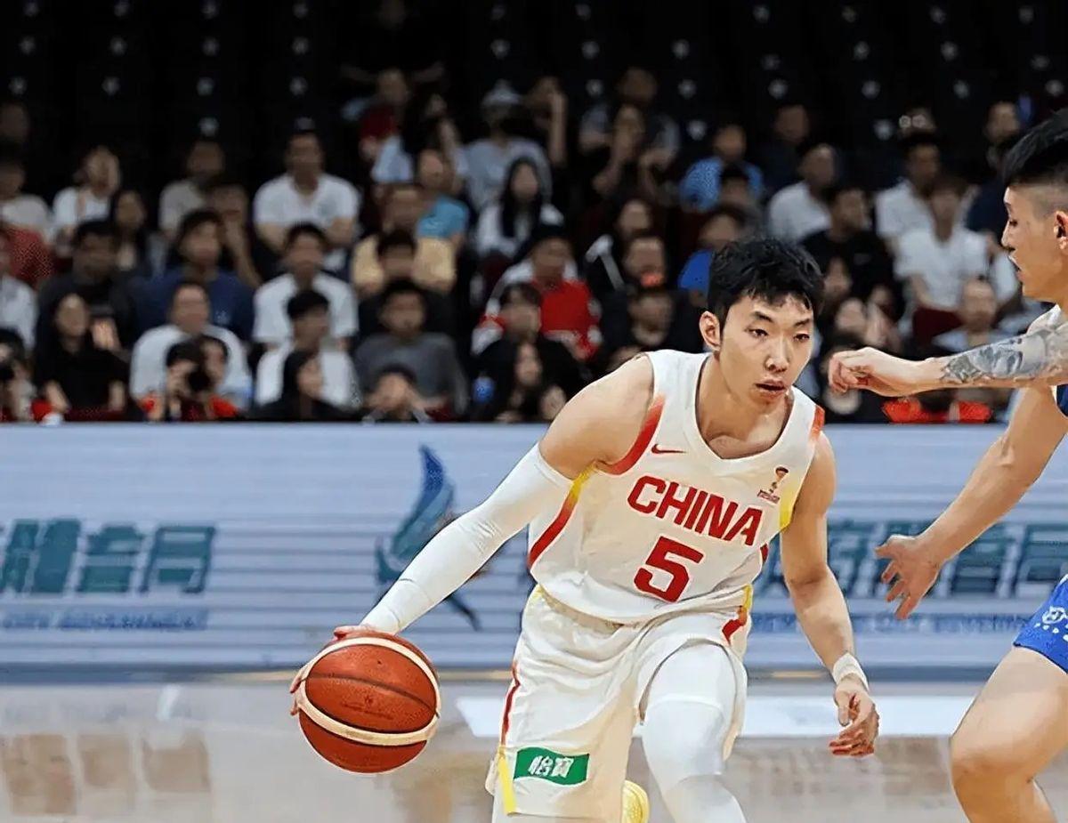 日本主教练表示，中国男篮中有两名球员对日本队构成了较大威胁，其中一人尤其难以防守