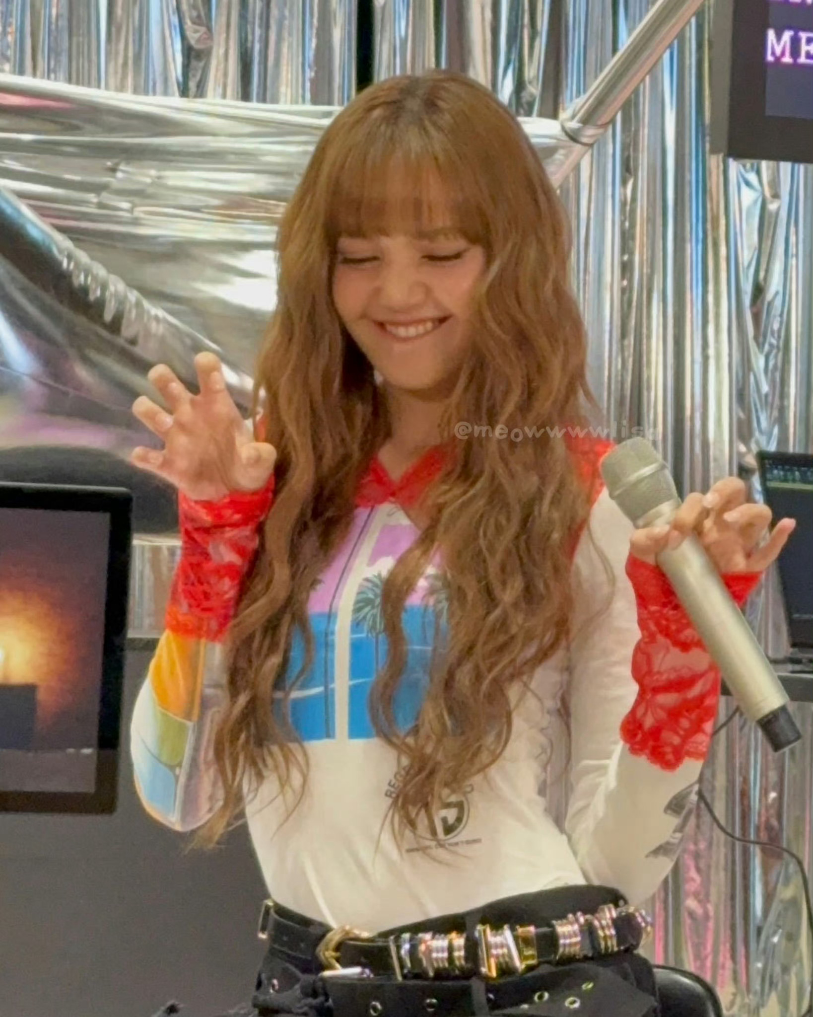 LISA🐣LISA亚女一【考古安利】250316 🇰🇷首尔快闪店LALIS