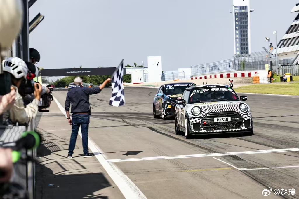 全新John Cooper Works赛车斩再次在博格林24小时耐力赛获奖！这也