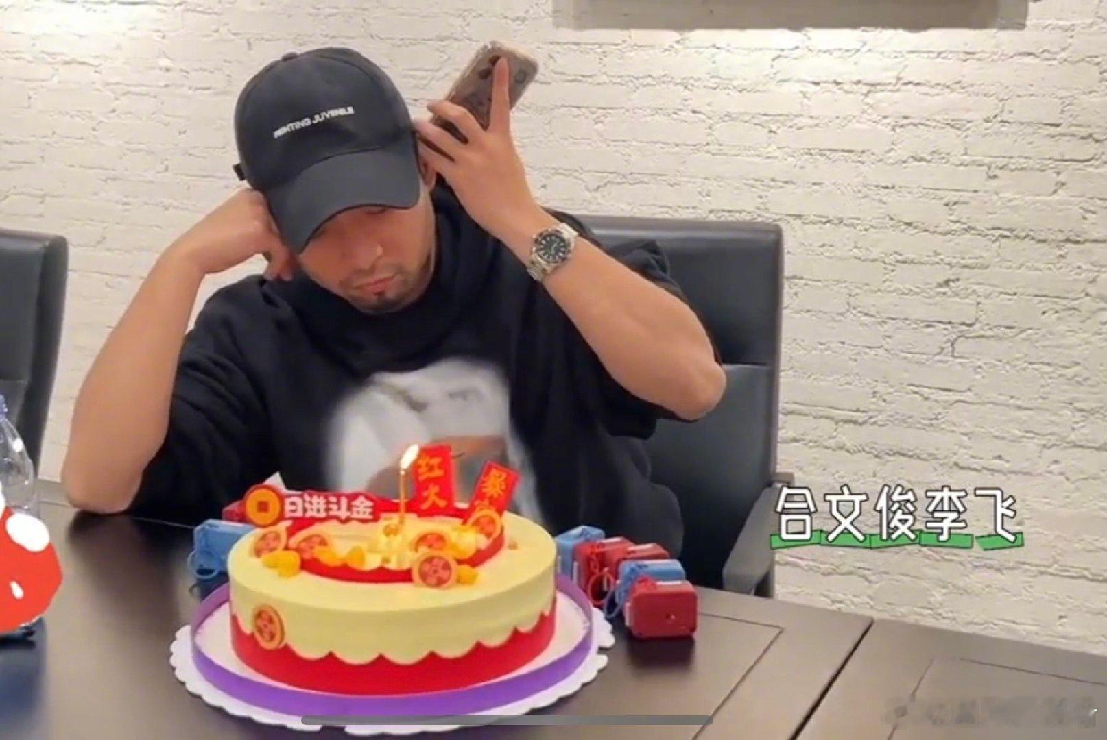宋木子朋友圈的多样性  宋宋宋这两年解锁了超多身份，主持人，演员，喜剧人，歌手。