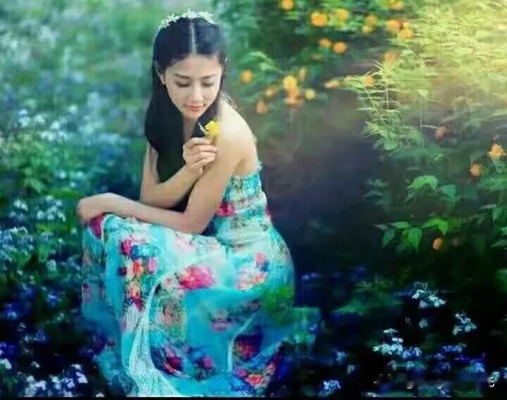 收藏一段最幸福的时光，放在心灵深处，温暖每个寒冷的冬夜，温暖孤寂的日子。
#秋日