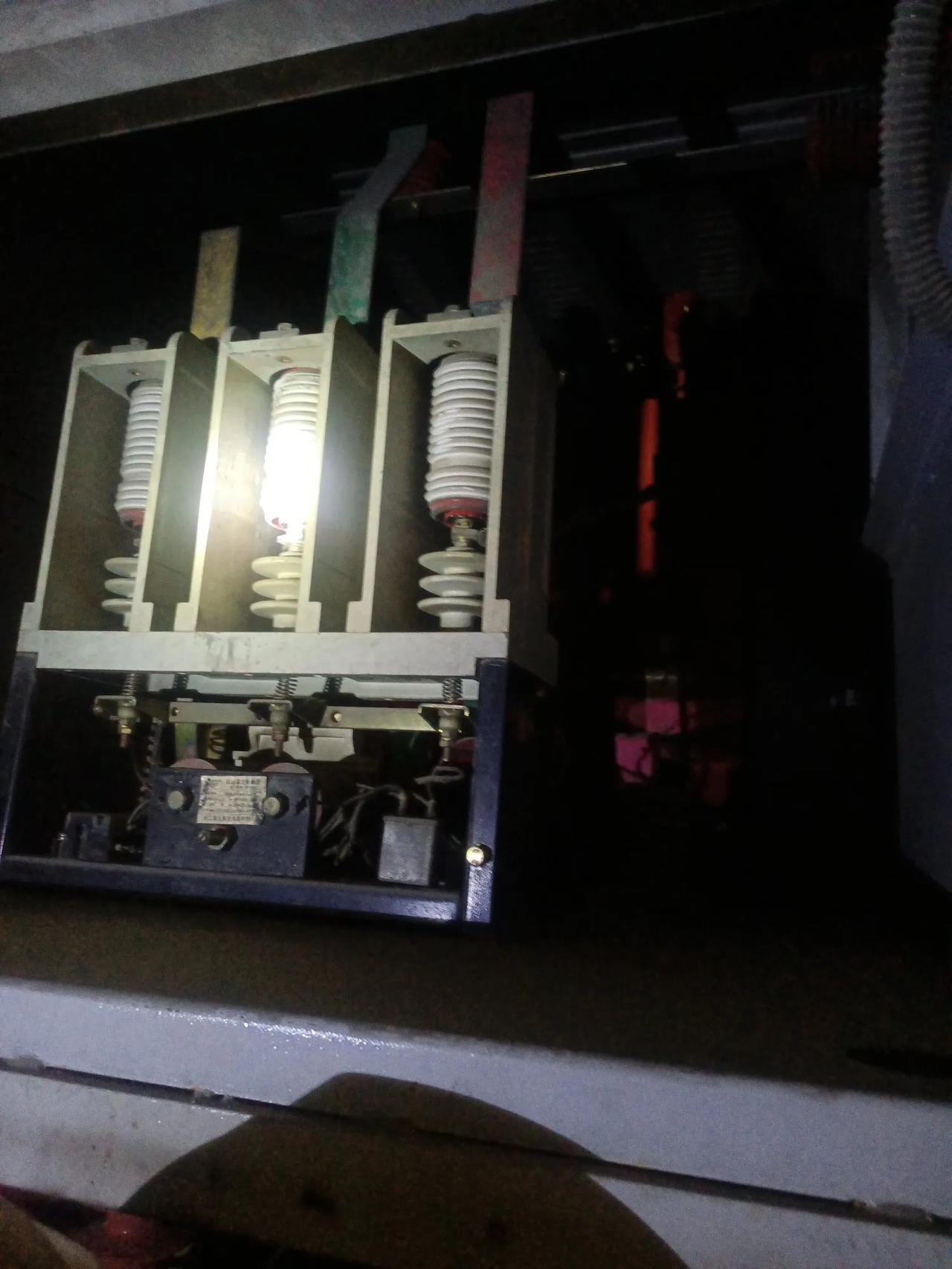 这么大的接触器友友们知道是做什么用的？