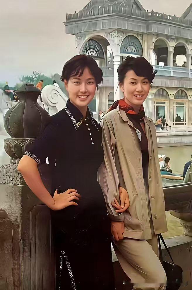 八十年代中日两个女演员合影：猜猜她俩都是谁？

朋友们有猜到吗？我估计能猜到的都