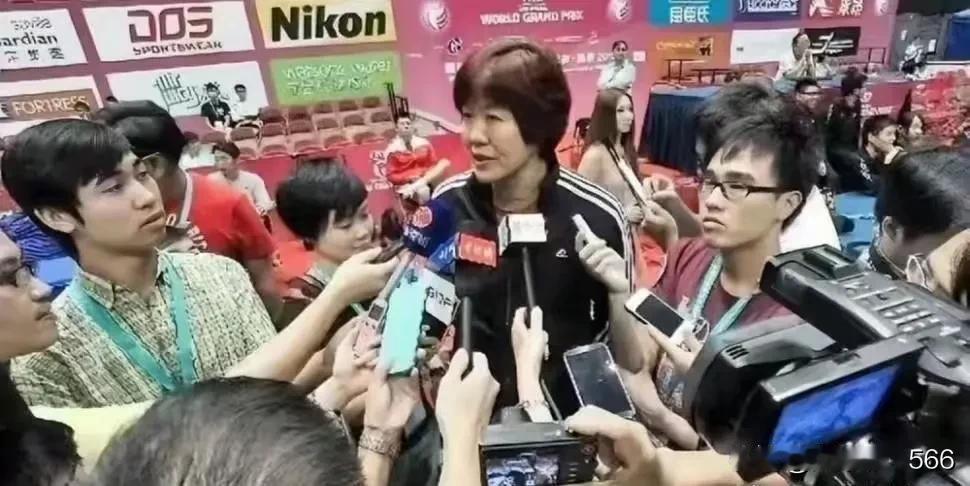 世联赛香港站中国女排和土耳其女排的比赛，郎平成为最失落的人
       202
