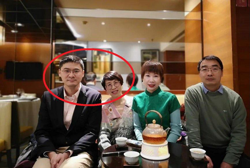 特别想看罗翔和赵宏评论美国爱泼斯坦事件！

罗翔比较有名，以前有段时间常看他的短