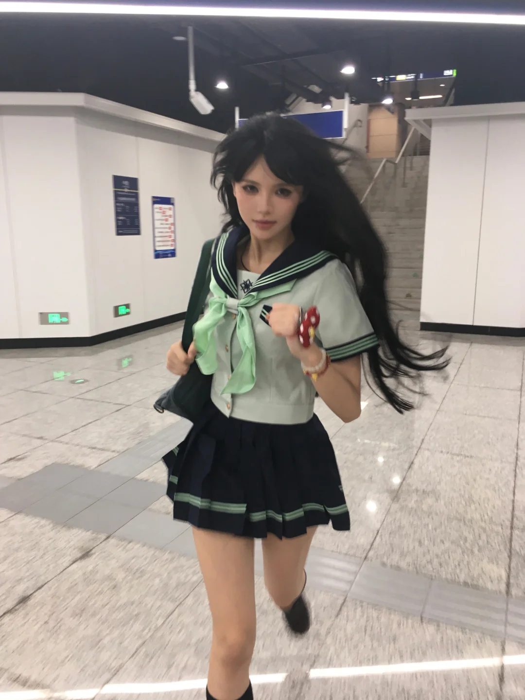 见面要用跑的