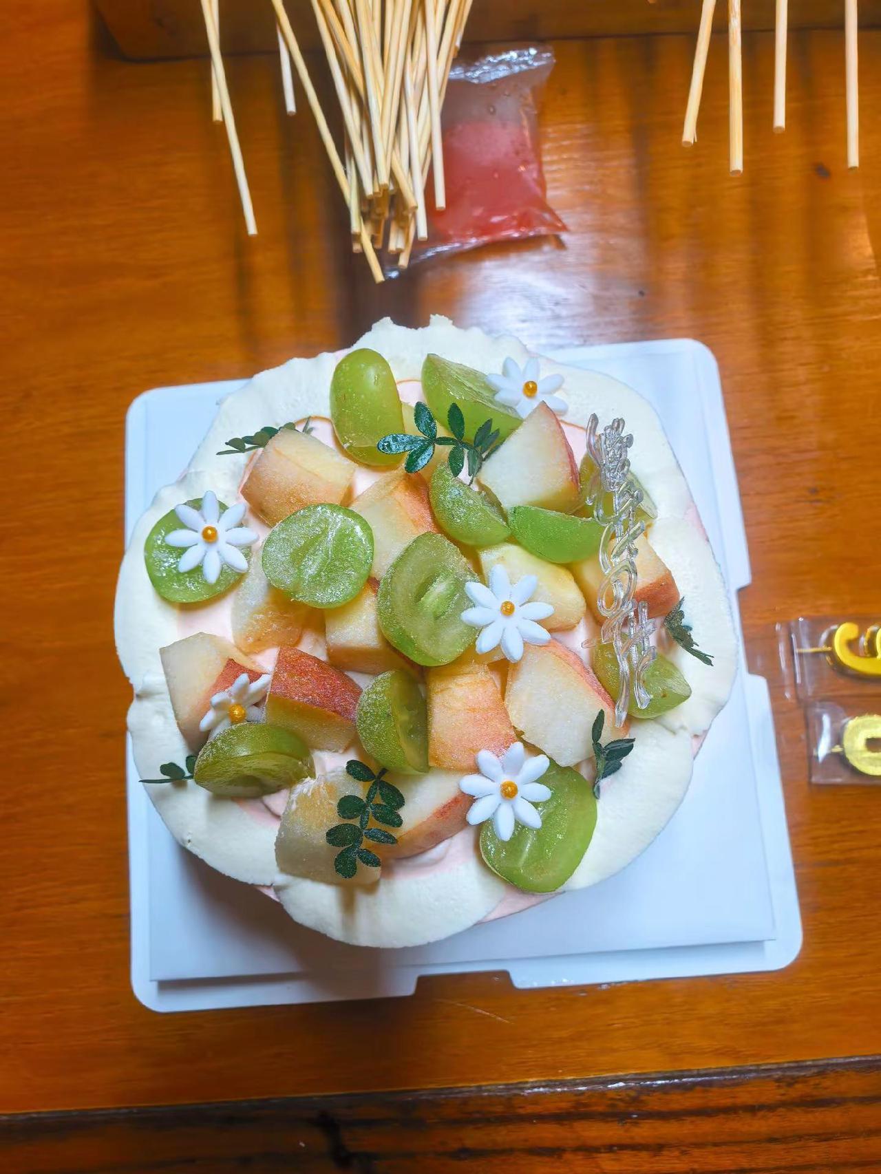 哟呵，大棉袄，生日快乐哟！新的一岁要继续美美哒，开开心心哒！🌹🌹🌹🌹🌹
